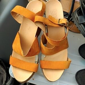 Wedge sandal, leather upper size 9M